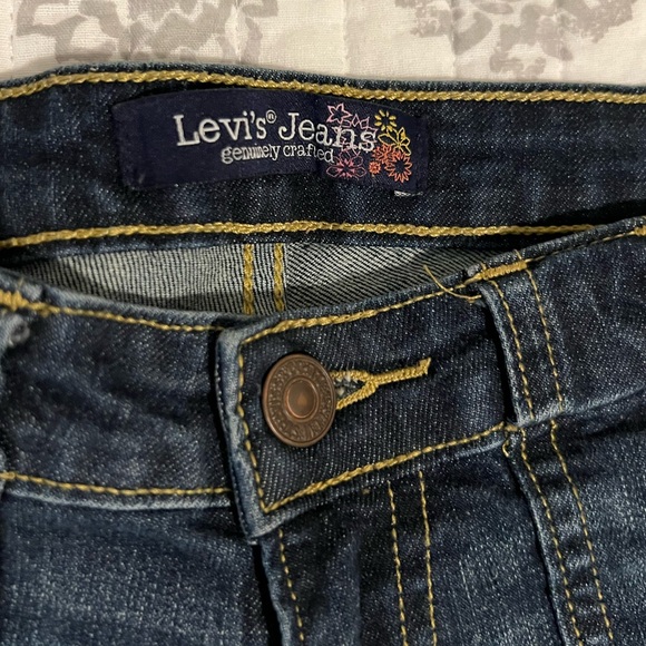 Lowrise vintage levi’s jean shorts - Picture 2 of 3